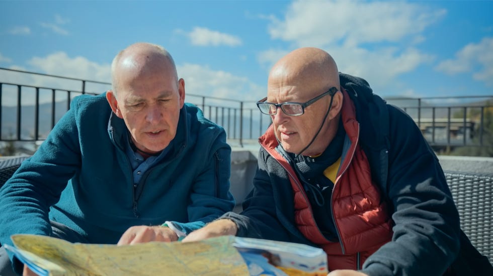 race across the world, brian and melvyn consulting a map