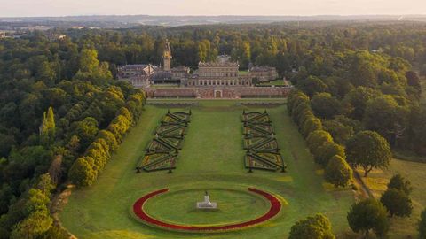 This British Country Estate Near London Offers Champagne Boat Rides On The River Thames