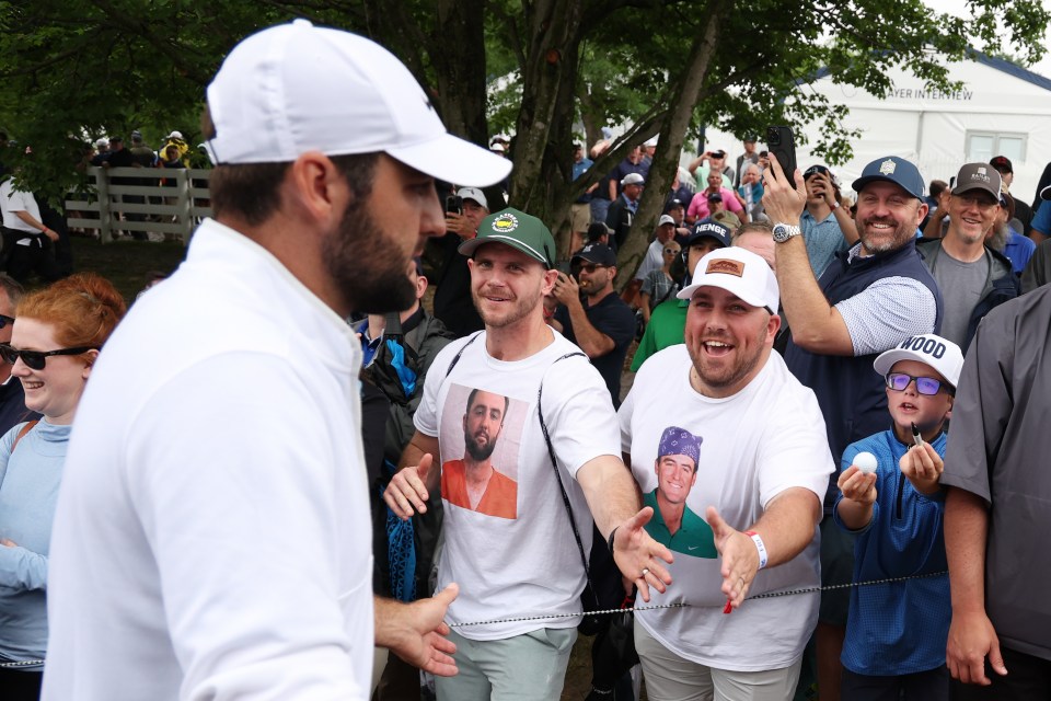 Fans had some fun with what quickly become an iconic mugshot of the golf superstar