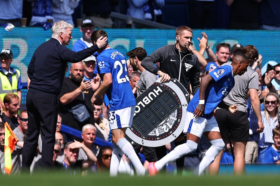 Moyes was applauded for the act of giving Coleman a goodbye