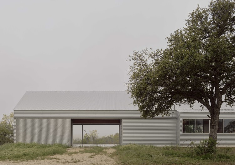 SHED/HOUSE / Side Angle Side - Exterior Photography