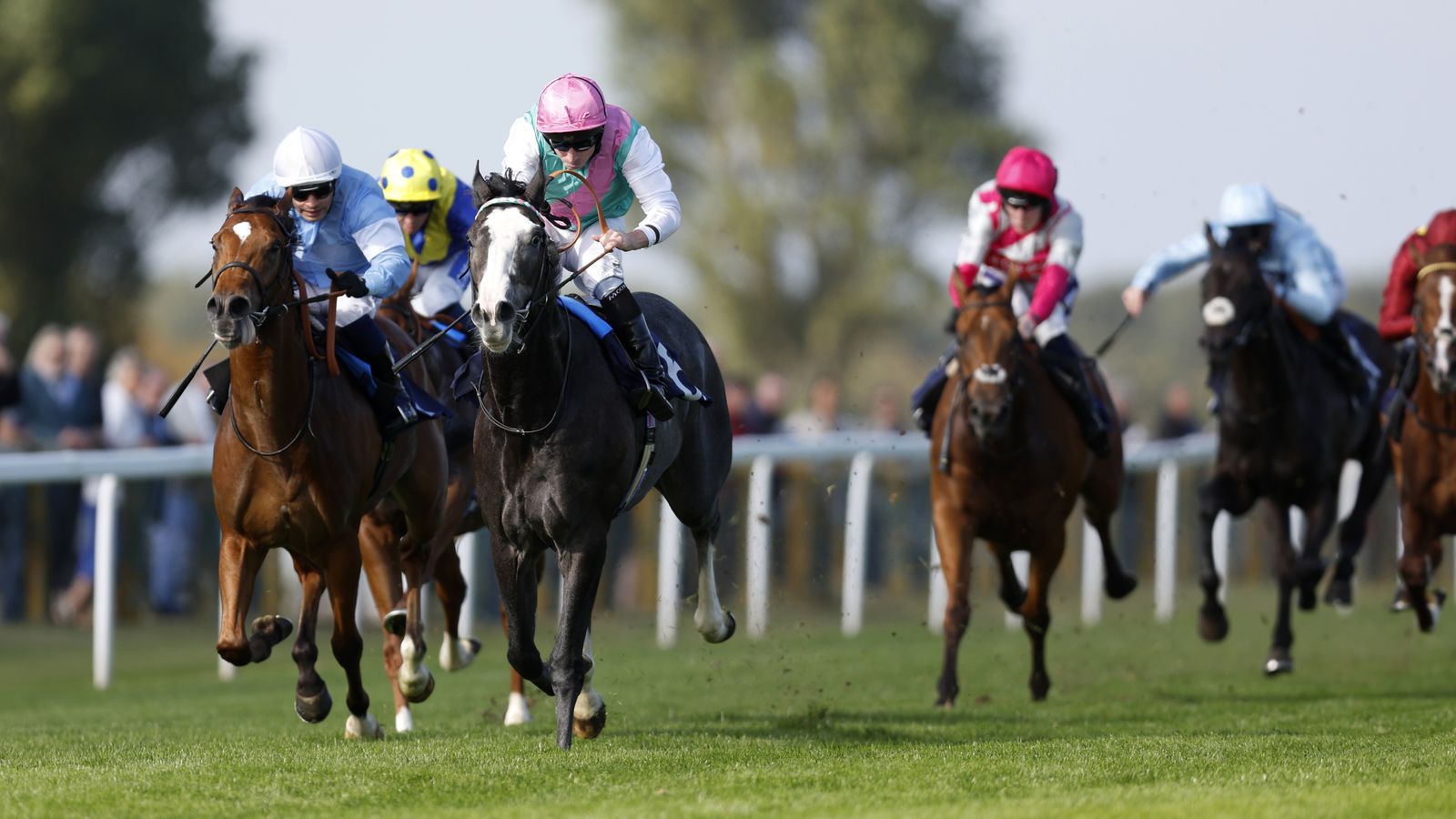 Racing returns to Yarmouth
