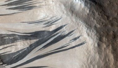 Slope Streaks On Mars