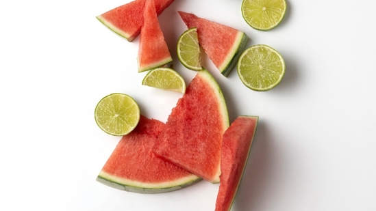 Eating lime with watermelon helps the liver manage oxidative stress and maintain healthy blood flow. (Freepik)