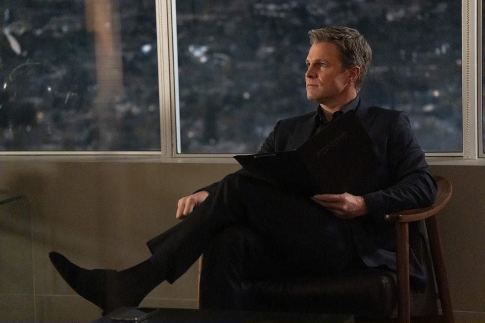 stephen amell as ted black, suits la
