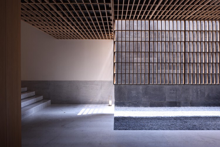 Sunlight Courtyard, Entrance Lobby of Aranya / SHISUO design office - Image 11 of 26