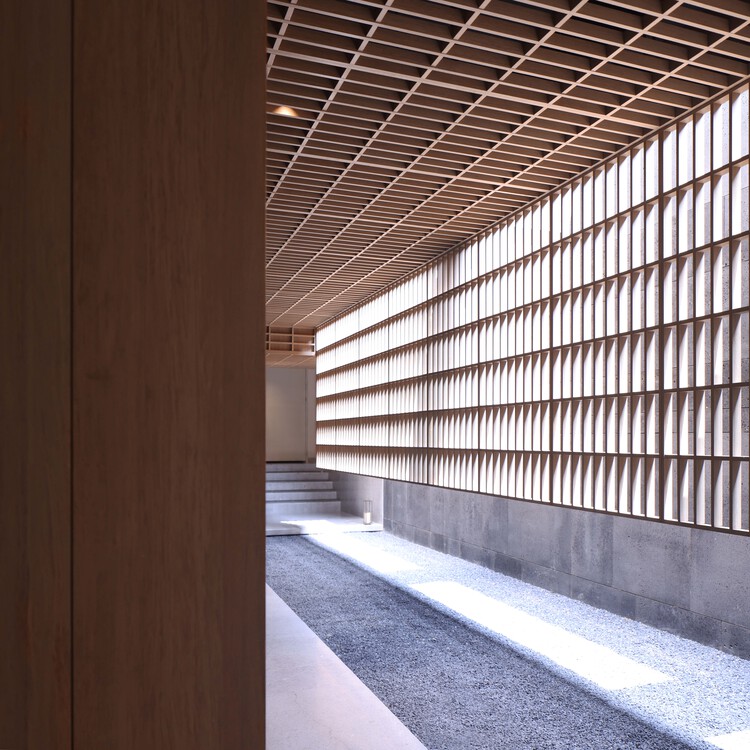 Sunlight Courtyard, Entrance Lobby of Aranya / SHISUO design office - Image 13 of 26