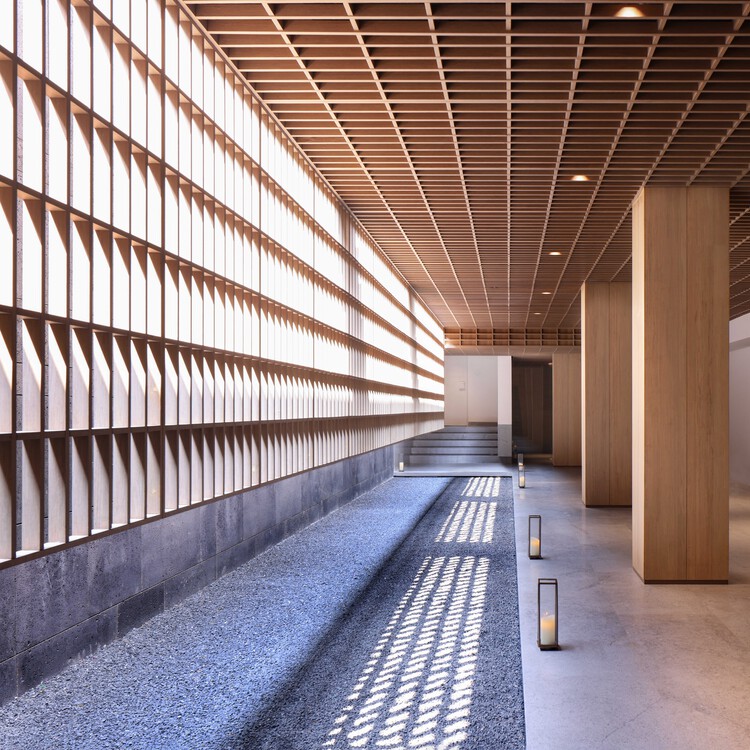 Sunlight Courtyard, Entrance Lobby of Aranya / SHISUO design office - Image 10 of 26