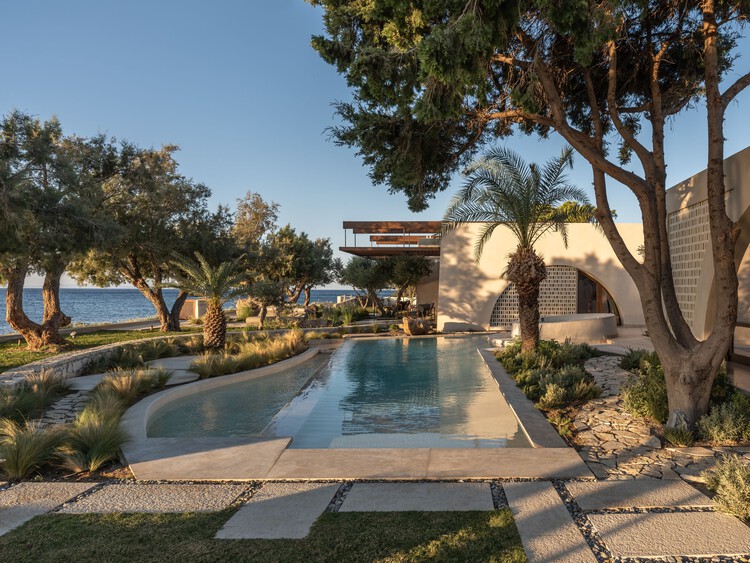 The Echo of the Sea Holiday Home / Entopos Architects - Image 1 of 24