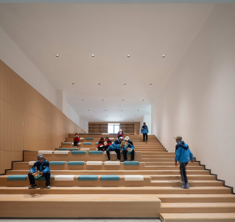 The Multifunctional Art Center of Lhozhag County Middle School / Shenzhen Huahui Design - Interior Photography, Stairs, Wood