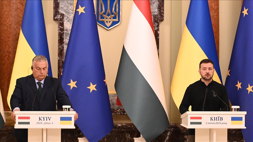 Ukrainian president claims Hungarians' support for EU bid, questions Hungary premier's 'controlled survey'