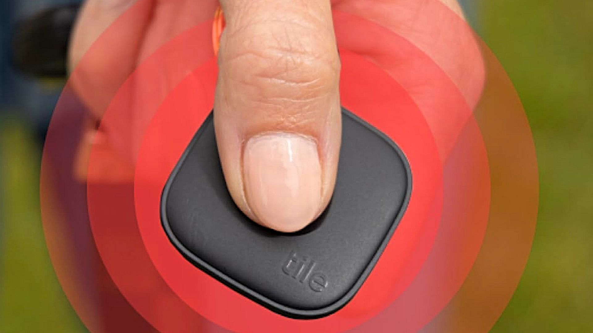 Pressing the SOS button on the Tile by Life360 Mate.