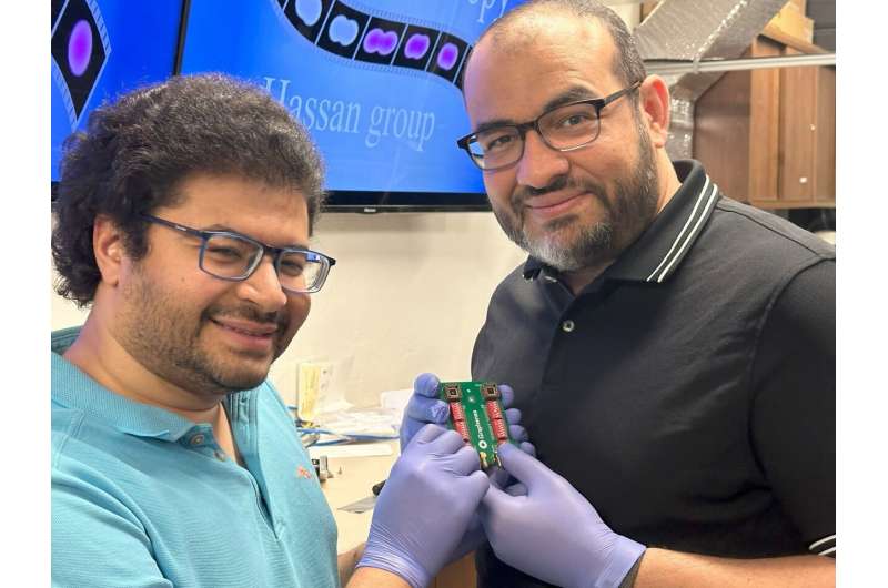 U of A researchers developing world's first petahertz-speed phototransistor in ambient conditions