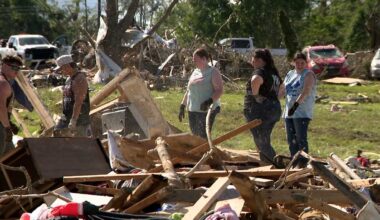 London, Kentucky cleaning up damage while preparing for second round of storms