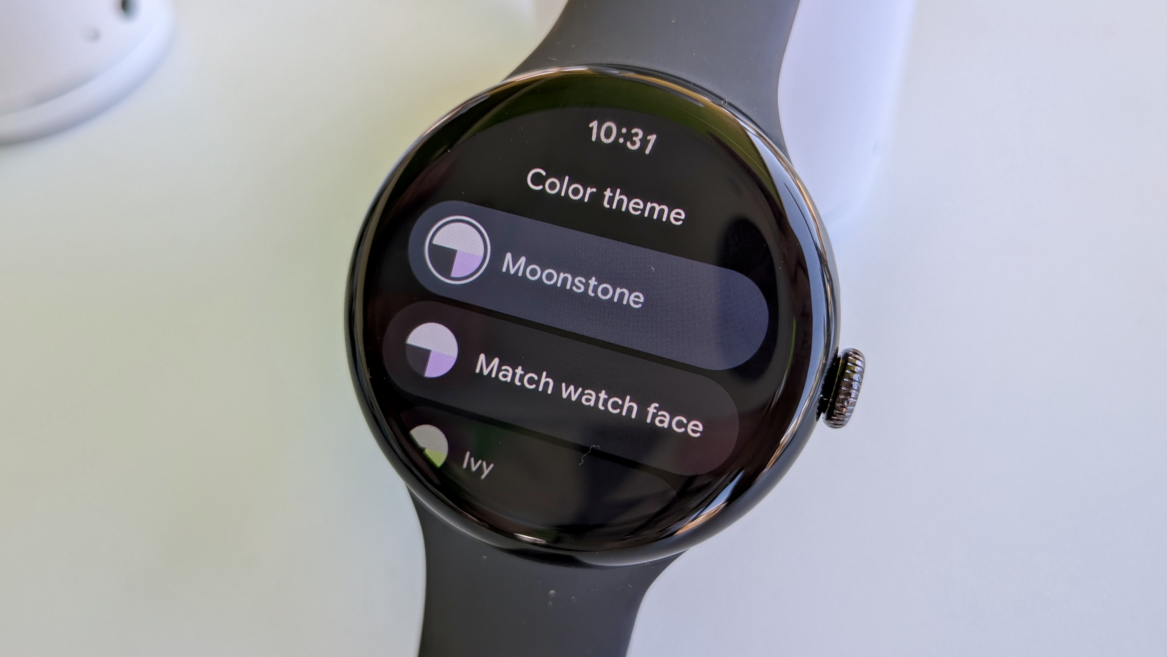 The Color theme settings screen on Wear OS 6 on the Pixel Watch 3, showing the primary 
