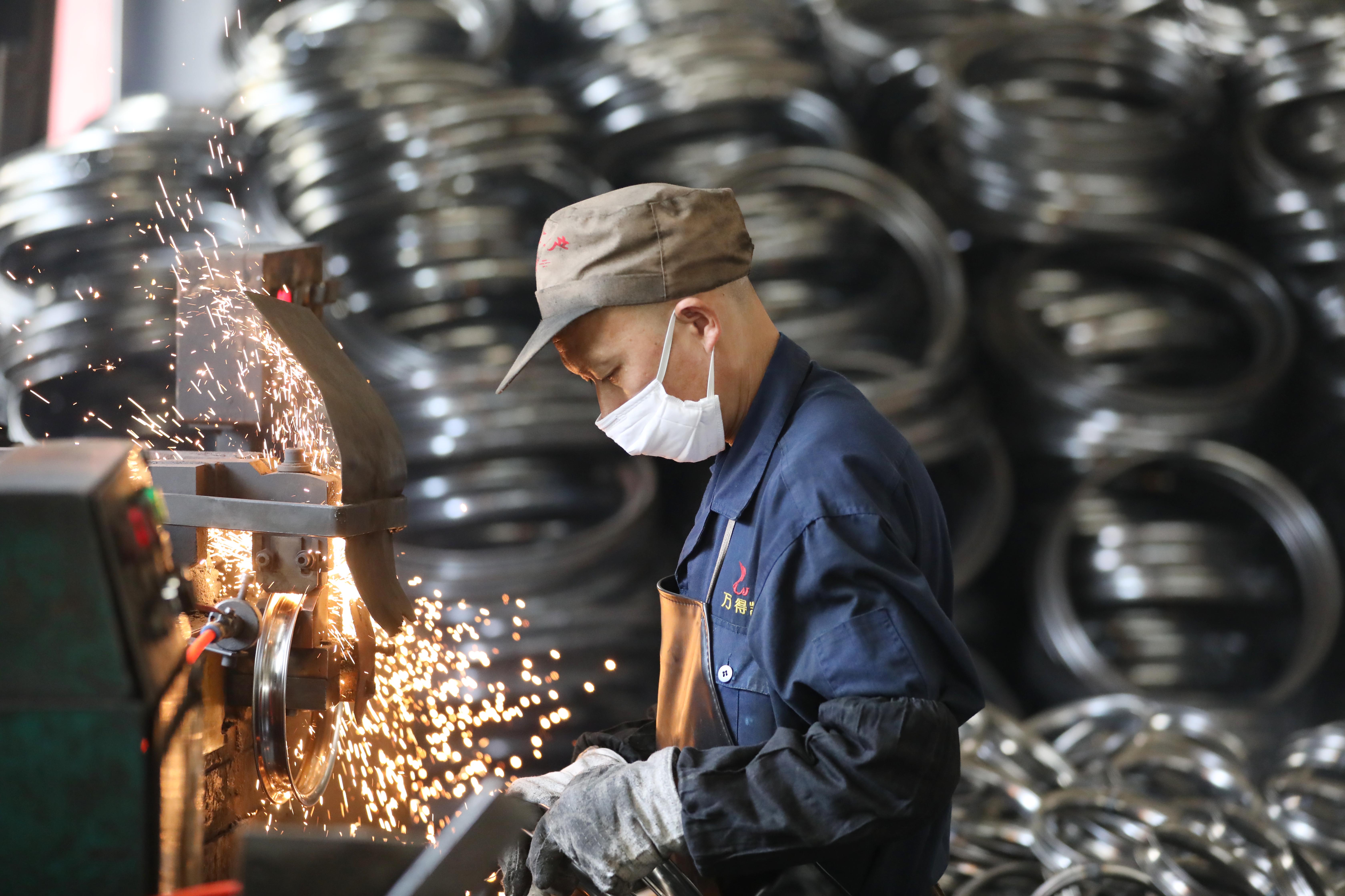 China’s factories face slowing demand from overseas buyers