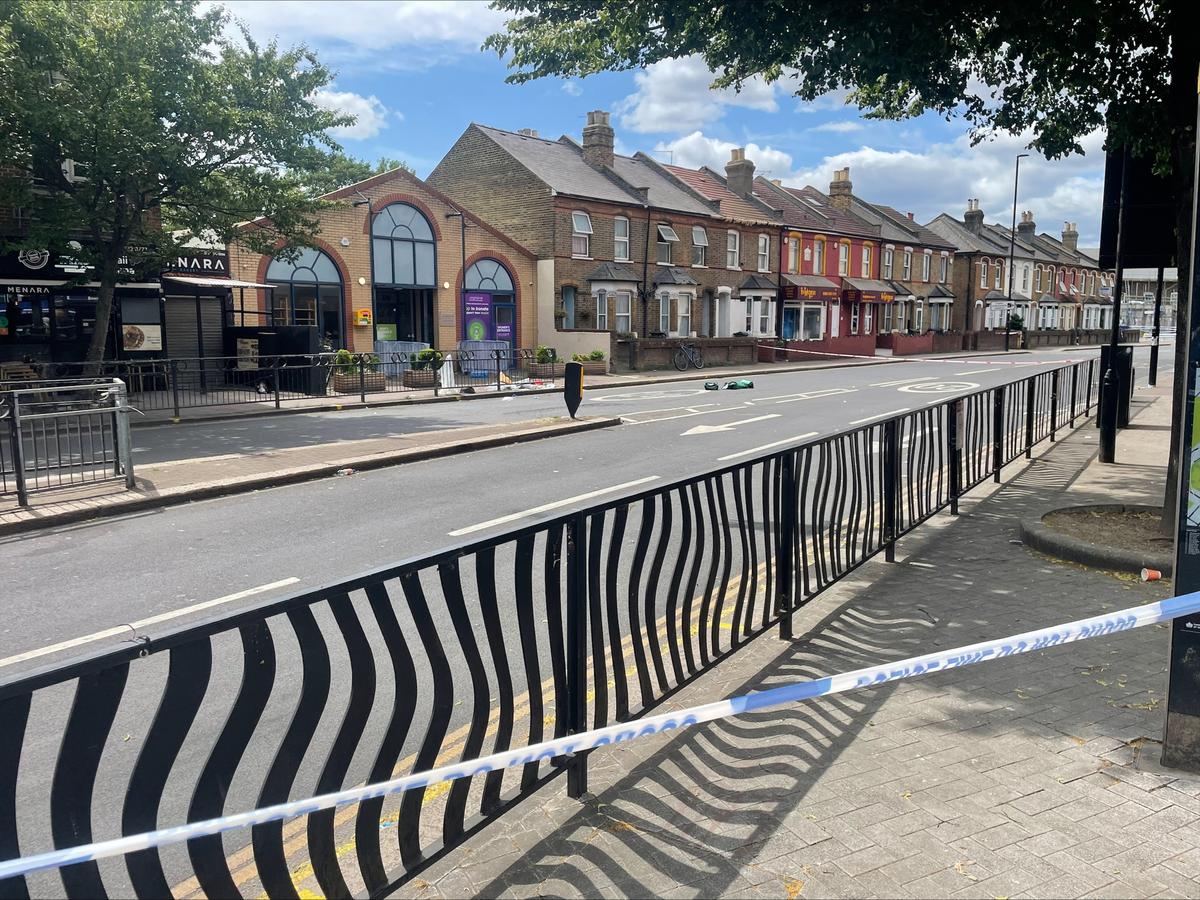 Hounslow murder: Man, 22, stabbed to death in broad daylight on busy west London street - London Evening Standard