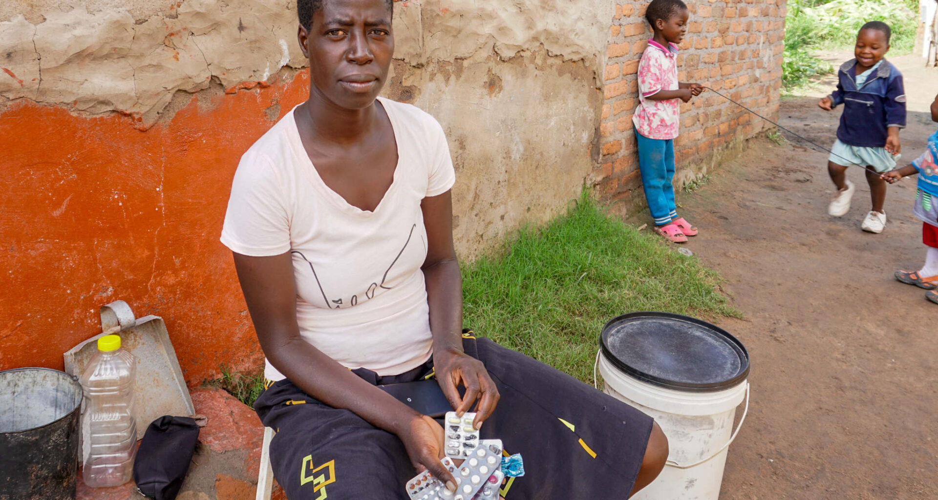 Healing or Hustle? Smuggled Meds Are Big Draw in Zimbabwe’s Hidden Markets