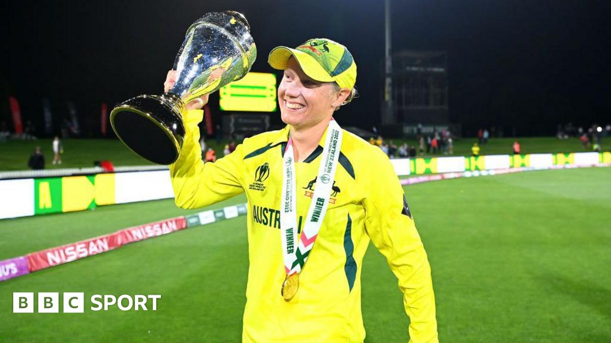 Australia captain Alyssa Healy with the Women's World Cup trophy