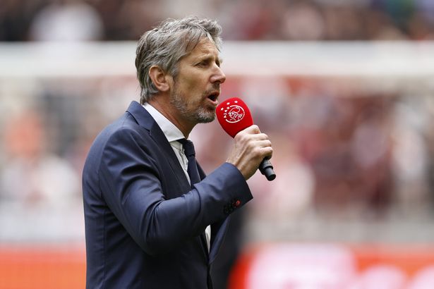 Manchester United legend Edwin van der Sar has sent a brutal message to Altay Bayindir 