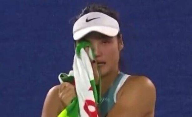 Emma Raducanu crying on court during the Dubai Tennis Championships