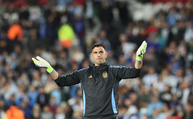 Emi Martinez in action for Argentina