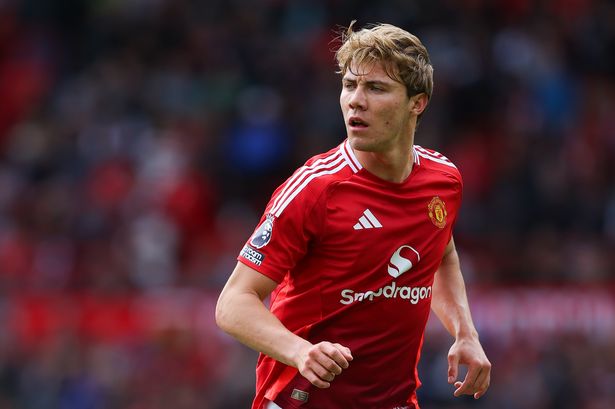 Rasmus Hojlund in action for Manchester United.