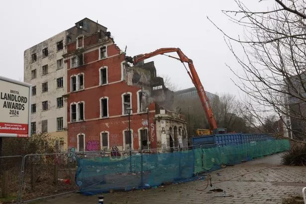 Grosvenor Hotel demolition in progress