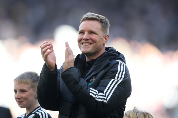 Eddie Howe, Manager of Newcastle United, applauds the fans following the Premier League match between Newcastle United FC and Everton FC at St James' Park on May 25, 2025