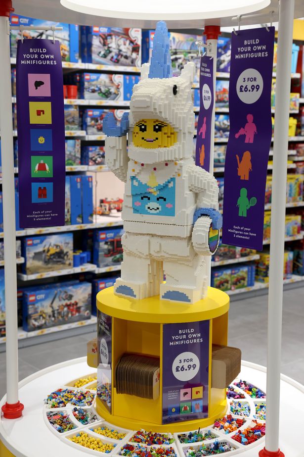 There will also be the opportunity to build your own minifigures