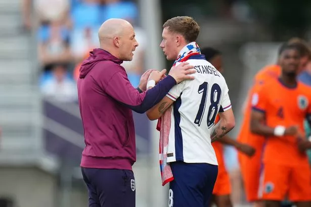 England under-21s head coach Lee Carsley gives instructions to Jay Stansfield