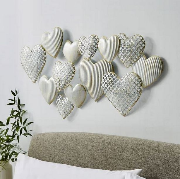 The wall art features a stunning heart design 