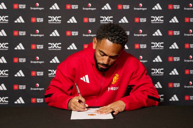 Matheus Cunha signing for Manchester United