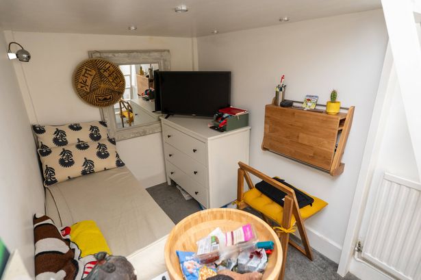 SWNS_LONDON_SMALL-FLAT_005.jpg