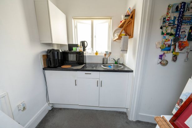 SWNS_LONDON_SMALL-FLAT_015.jpg