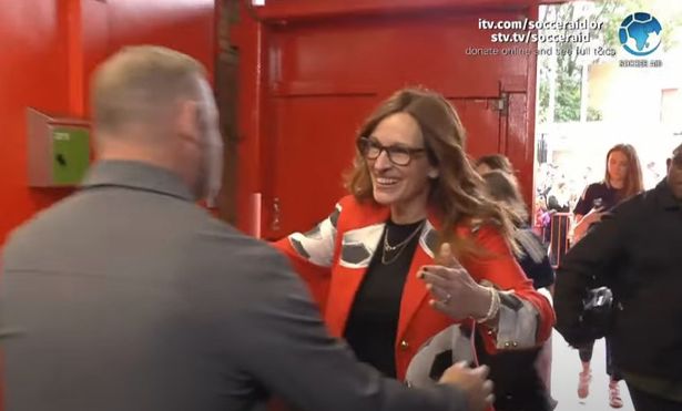 Dermott announced that Hollywood actress Julia Roberts had been spotted in the stadium