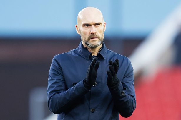 Swansea City manager Luke Williams applauds away fans after the game during the Sky Bet Championship match between Stoke City and Swansea City at bet365 Stadium