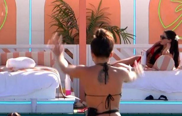 Toni in Love Island