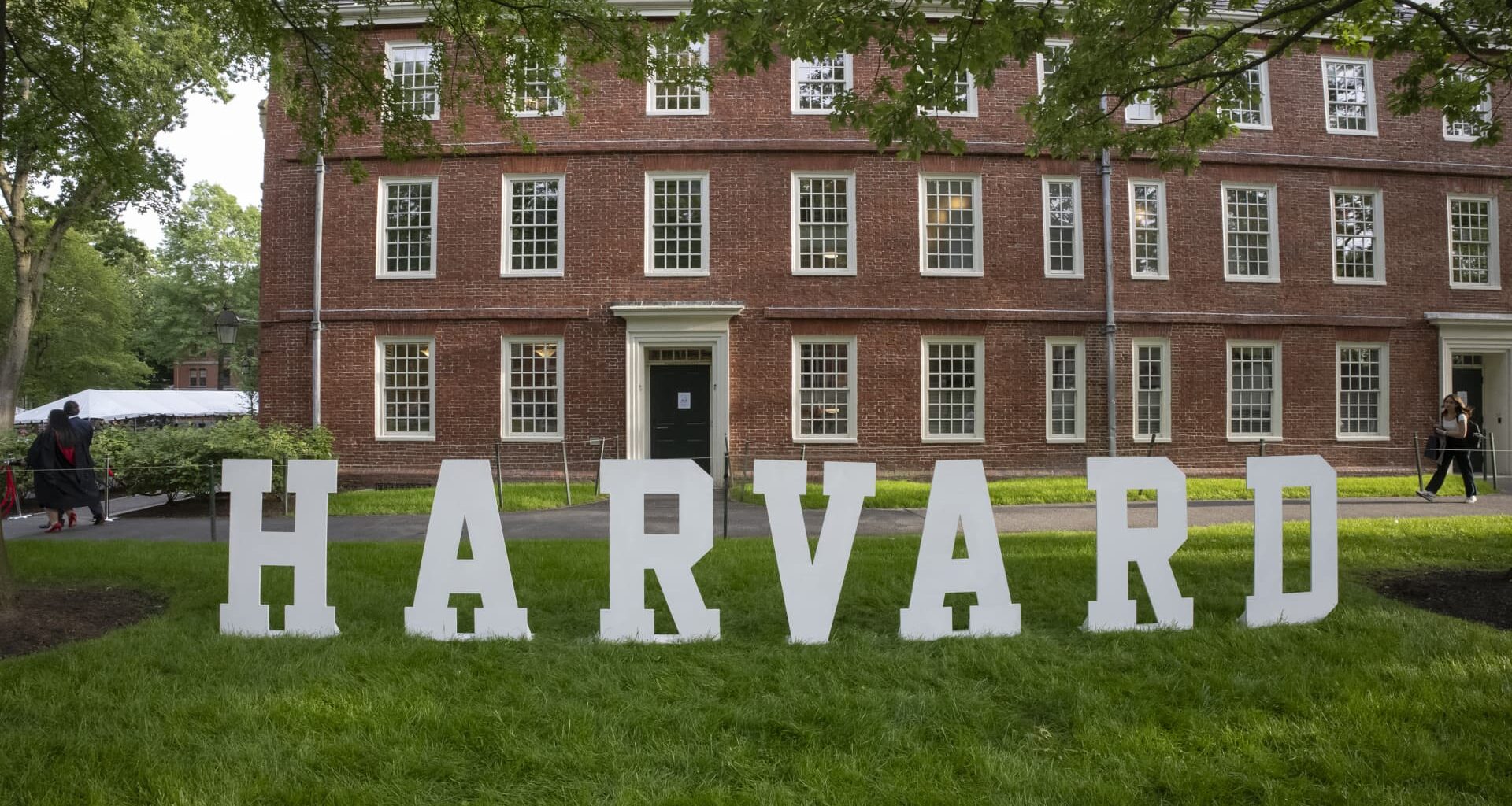 Trump moves to block U.S. entry for foreigners planning to study at Harvard University