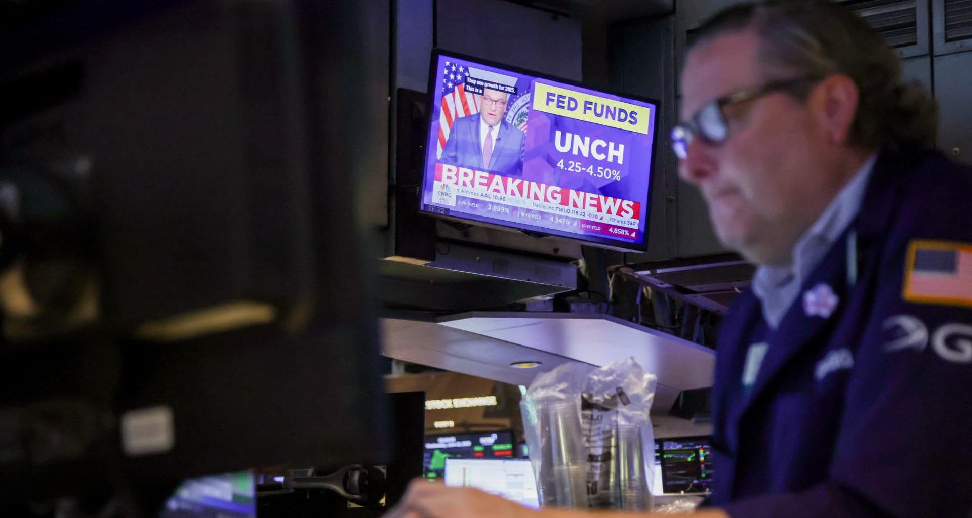 The Fed's outlook for inflation and jobs shows the bind it's in — plus, Amazon's robotaxi move