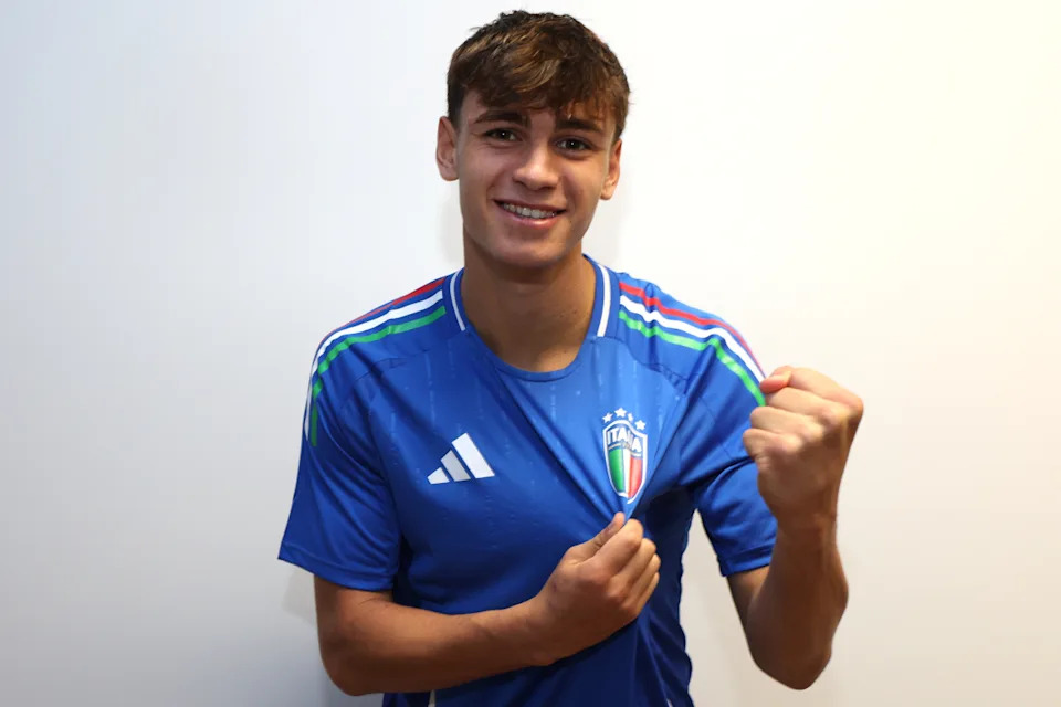 FLORENCE, ITALY - OCTOBER 07: Niccolo Pisilli of Italy poses for a portrait prior to the Italy training session at Centro Tecnico Federale di Coverciano on October 07, 2024 in Florence, Italy. (Photo by Claudio Villa/Getty Images)