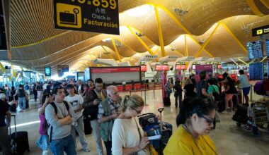 Exclusive: EU countries to mull cabin baggage charges, longer air delays before compensation