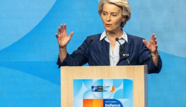 Socialists rebel against Commission’s plan to slash social spending in EU budget – POLITICO