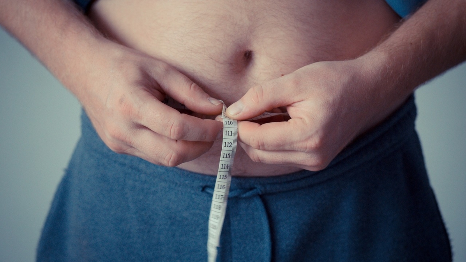 Fitness coach shares 6 tips to avoid bloating, support faster metabolism: 'Eat smaller portions throughout the day' | Health