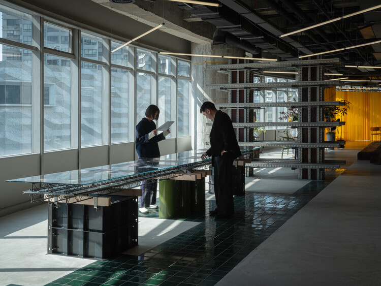 889GLO Art Space / SpActrum - Interior Photography, Glass