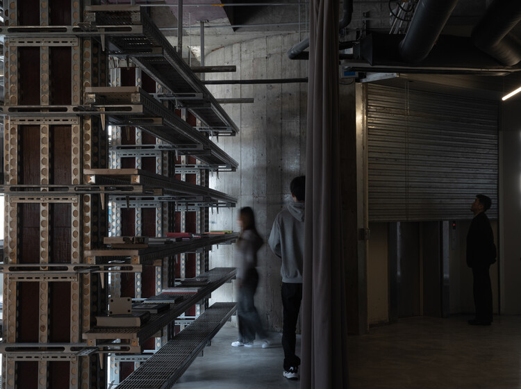 889GLO Art Space / SpActrum - Interior Photography