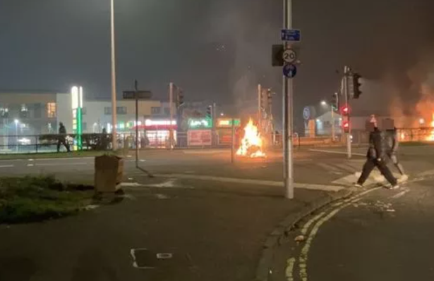 Thugs set fire to roads