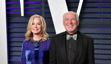 Jimmy Buffett's widow files to remove co-trustee from $275 million estate