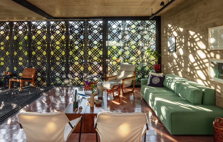 House Renda / Fernanda Neiva + Fernanda Palmieri + Paula Zasnicoff - Interior Photography, Living Room, Wood, Chair