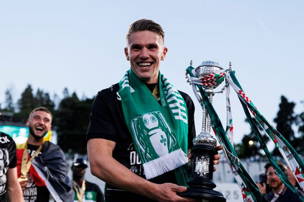 Viktor Gyokeres of Sporting poses for photos with the Portuguese Cup